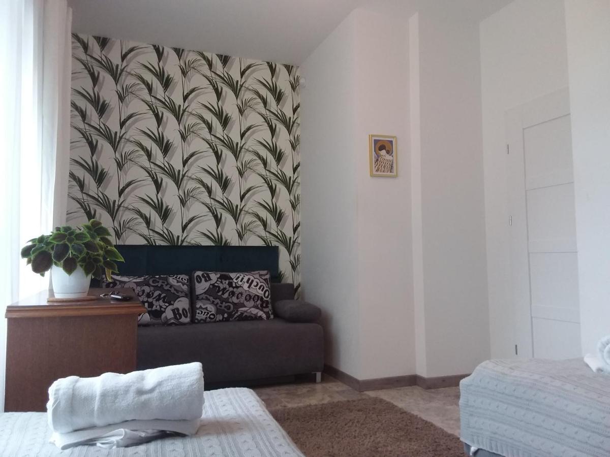 Dworek Akacja Uslugi Hotelarskie Яновєц Екстер'єр фото